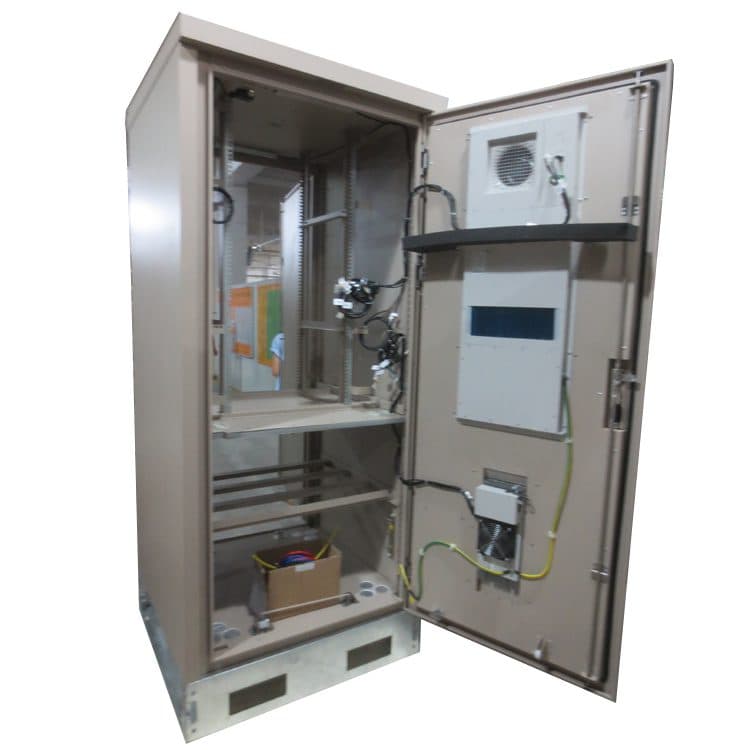 Outdoor telecom cabinet with ac
